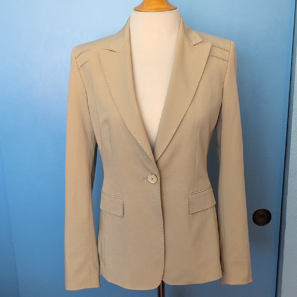 Elie Tahari Women's Tan Blazer Size 4